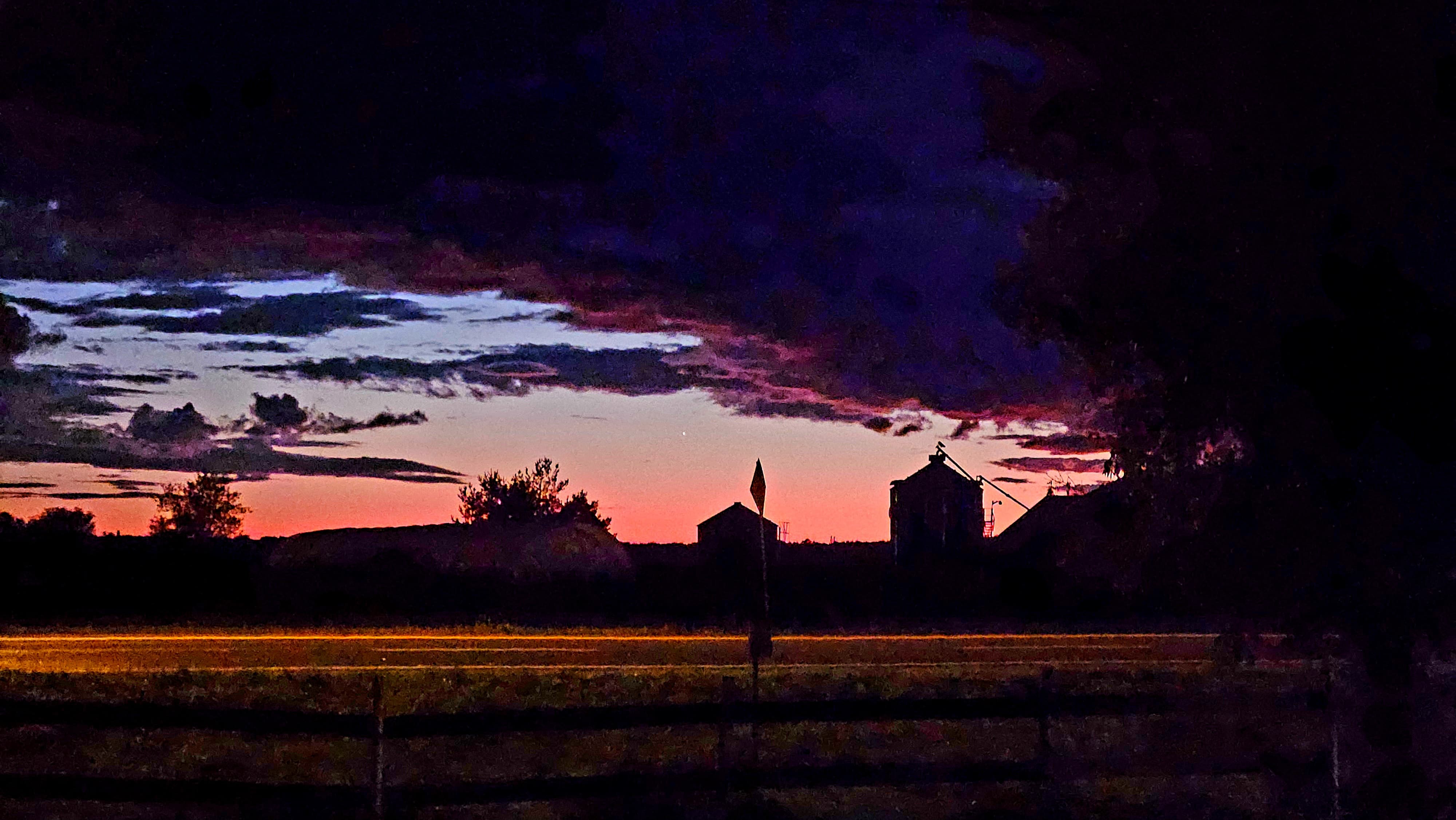 Coucher de soleil après un gros orage à St Casimir